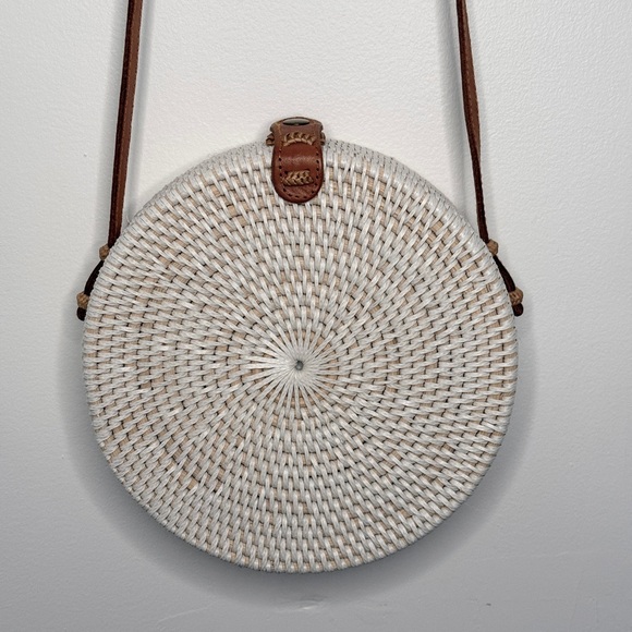 Boho White Rattan Round Crossbody Purse Woven Straw Circle Bag Vacay Festival - Picture 1 of 5